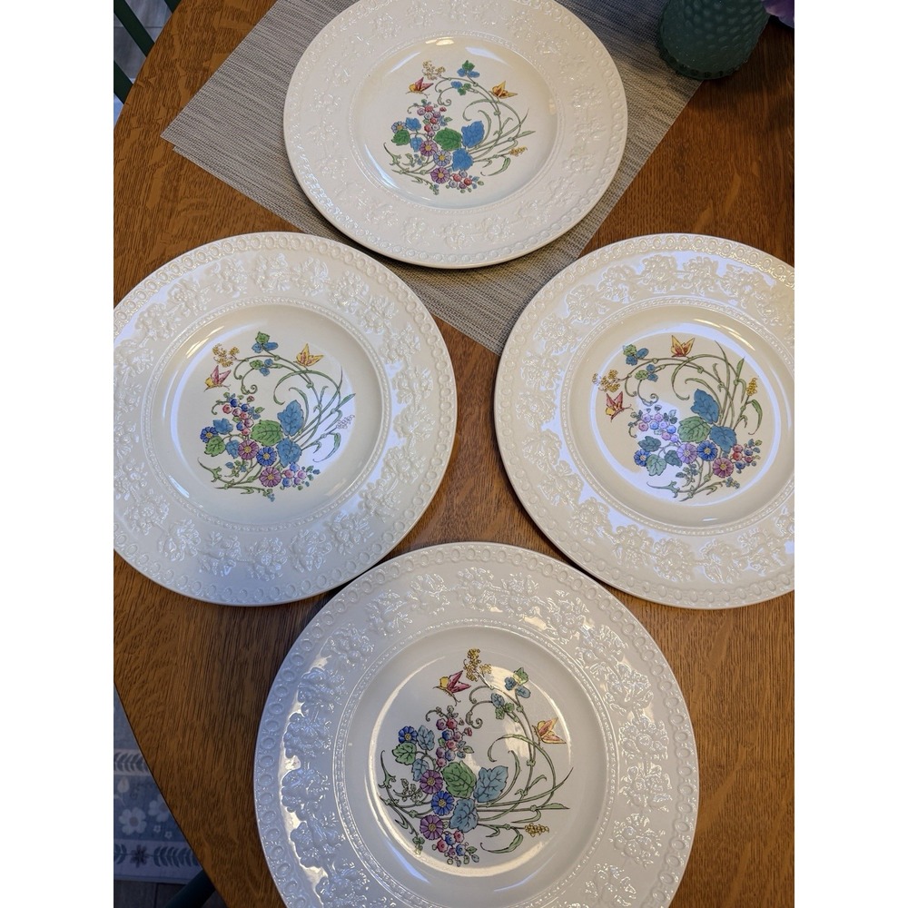 Set Of 4 VTG Wedgwood Montreal Wellesley Round Dinner Plates 10.75" White Floral